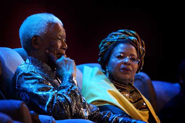 Nelson Mandela with wife Graça Machel