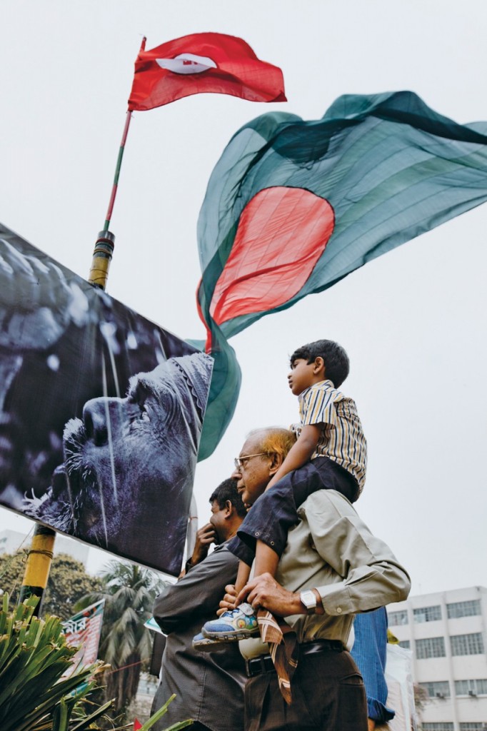 A boy sits on the shoulders of his freedom-fighter grandfather at Shahbagh Square. ? Shahidul Alam/Drik/Majority World