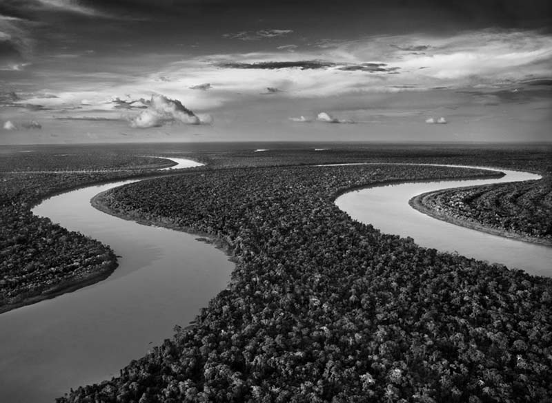 Amazonas, 2009 The Juru River, approximately 1,500 miles long, rises in Peru?s Ucayali Highlands then joins the Solim?es river along the border with Brazil. As it enters forested lowlands known as the Amazon depression to the west of Manaus, Brazil, it wiggles like a thin worm, curving to the left and right.