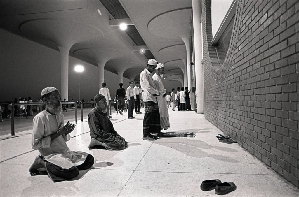 Family members of migrant workers sleep outside the airport. They pray for the safety of their loved one. ? Shahidul Alam/Drik/Majority World