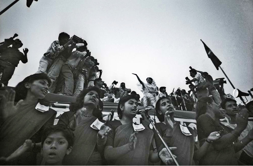 So close to the people. Khaleda Zia before elections. Manik Mia Avenue 1991. ? Shahidul Alam/Drik/Majority World