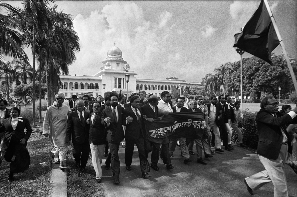 Leading lawyers protest against autocratic rule of General Ershad, outside Supreme Court. ? Shahidul Alam/Drik/Majority World