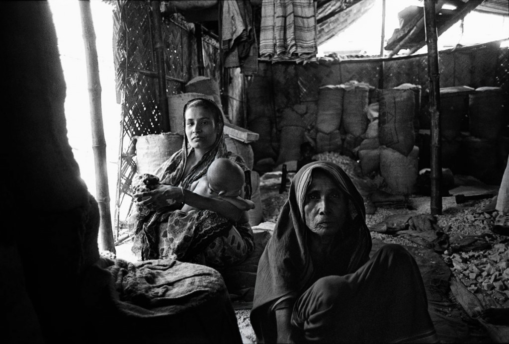 The family of a rickshawalla Ramzan, break stones in what the owner calls "The Factory". They used to get 13 cents for breaking 50 kilos of stones. ? Shahidul Alam/Drik/Majority World