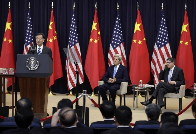 Chinese Vice-Premier Wang Yang with U.S. Secretary of State John Kerry at the opening session of the U.S.-China Strategic and Economic Dialogue in Washington on July 10. Photo:YURI GRIPAS/REUTERS