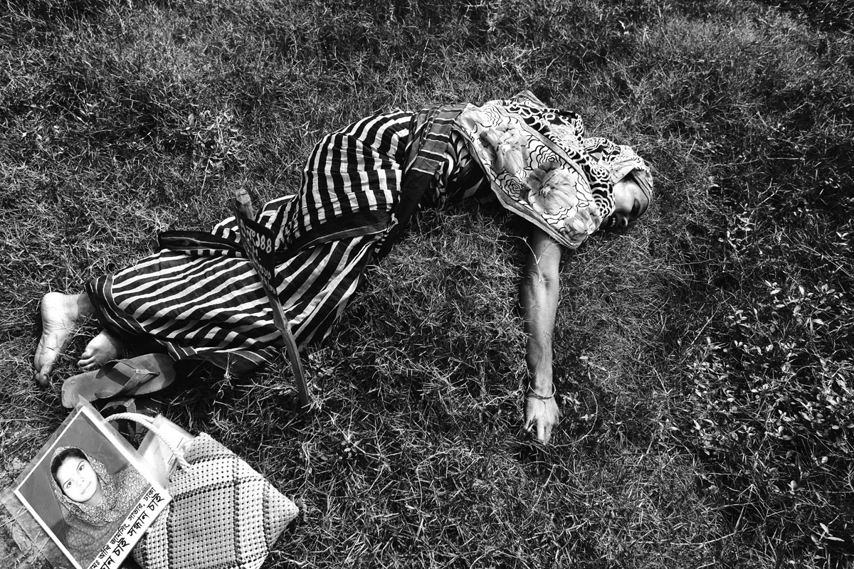 Mother of Akahi Jamsing, wails on the grave of  Rana Plaza collapse victim Akahi Jamsing at Jurain graveyard in Dhaka receiving DNA test result. Photo: Suvra Kanti Das