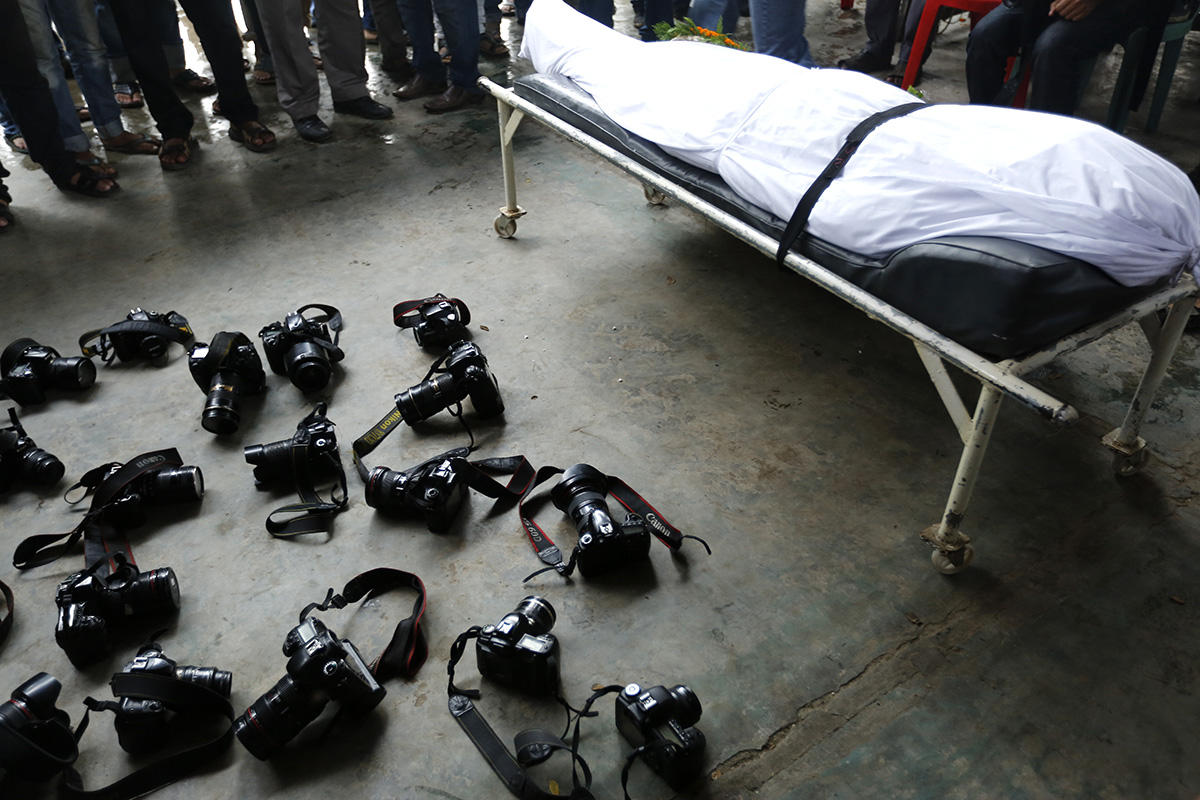 Homage to Azizur Rahim Peu by the photographers/photojournalists after his janaja. Photo: Abir Abdullah