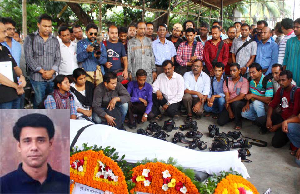 Photojournalists pay homage to Azizur Rahim Peu at his funeral prayers at the National Press Club, Dhaka.